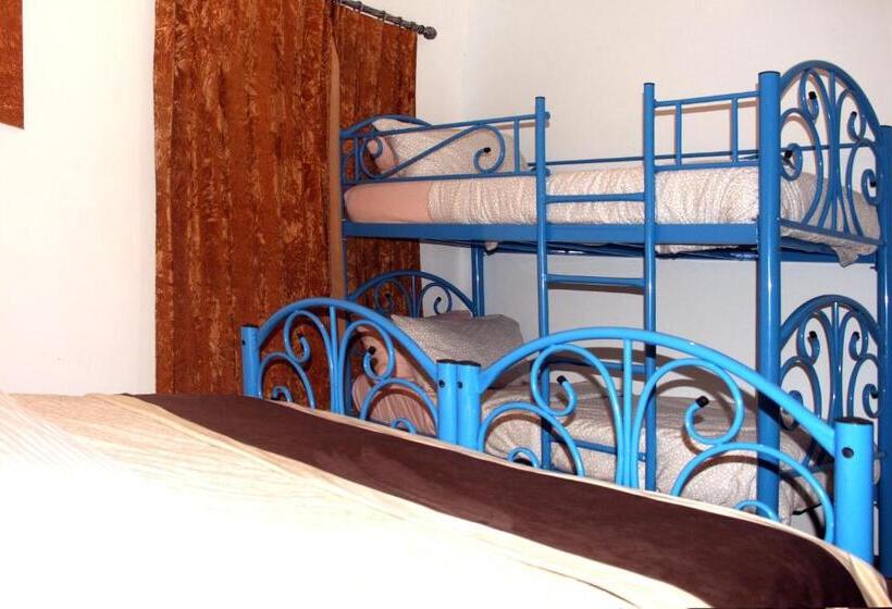 اتاق خانوادگی, The Blue House Gerasa