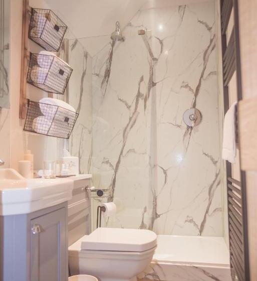 غرفة ديلوكس سرير كينج, B&bat No3