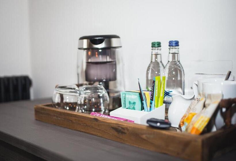 غرفة ديلوكس, B&bat No3