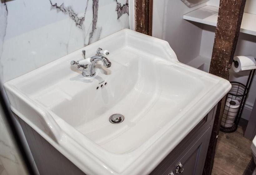 غرفة ديلوكس, B&bat No3