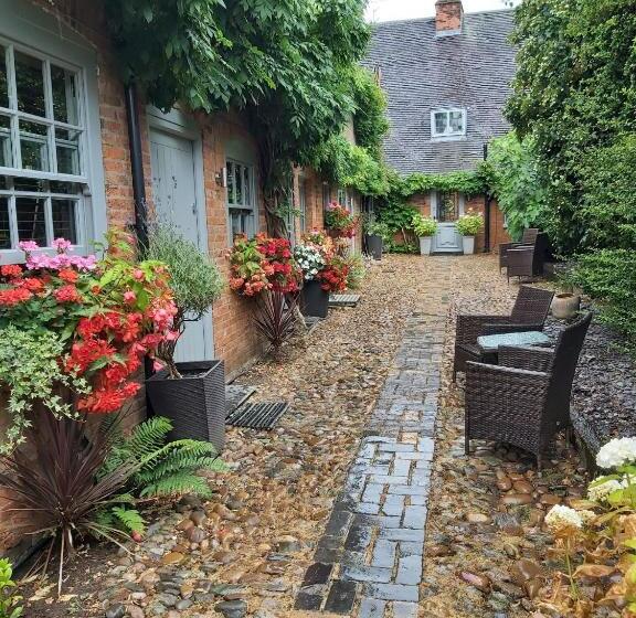 غرفة عائلية, B&bat No3