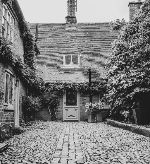 غرفة عائلية, B&bat No3