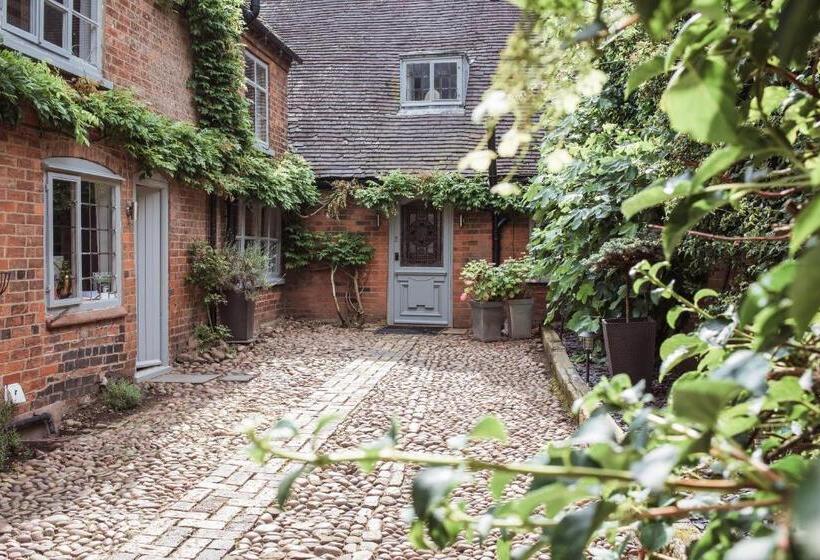 غرفة عائلية, B&bat No3