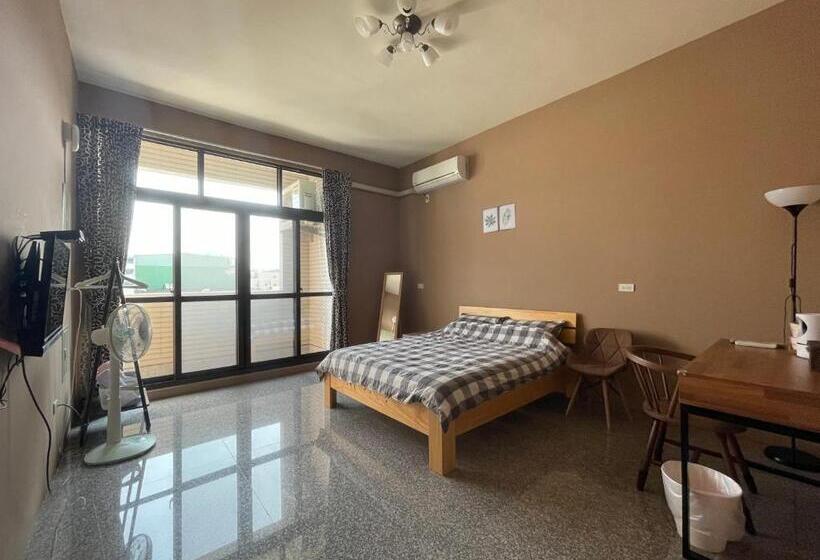 اتاق استاندارد با سرویس بهداشتی مشترک, Hello Guesthouse