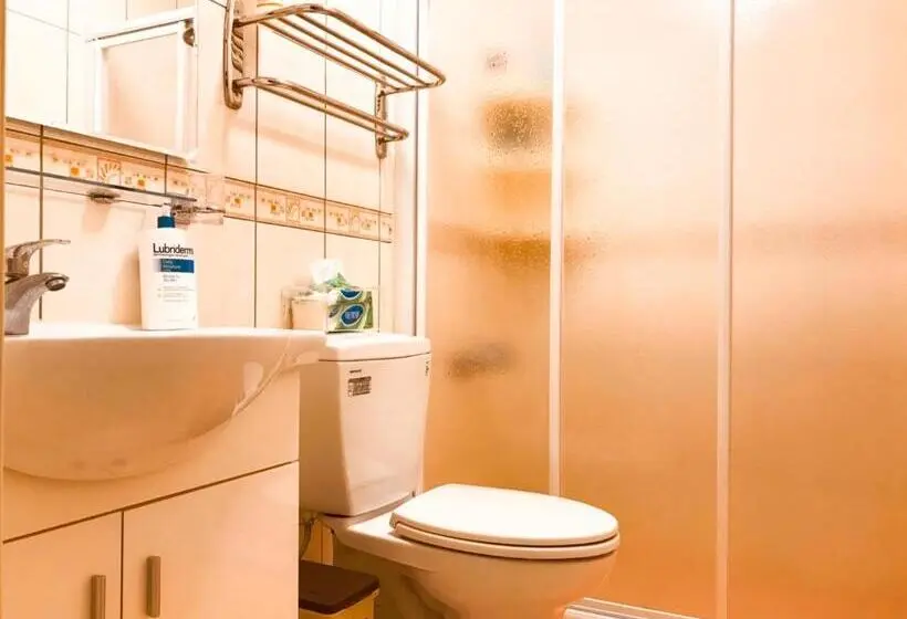 اتاق استاندارد با سرویس بهداشتی مشترک, Hello Guesthouse