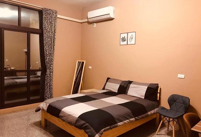 اتاق استاندارد با سرویس بهداشتی مشترک, Hello Guesthouse