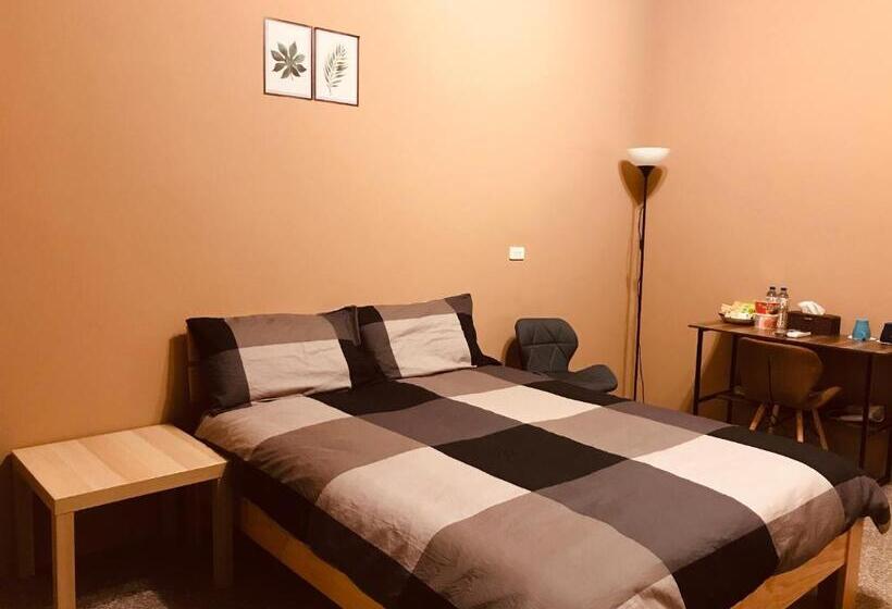 اتاق استاندارد با سرویس بهداشتی مشترک, Hello Guesthouse