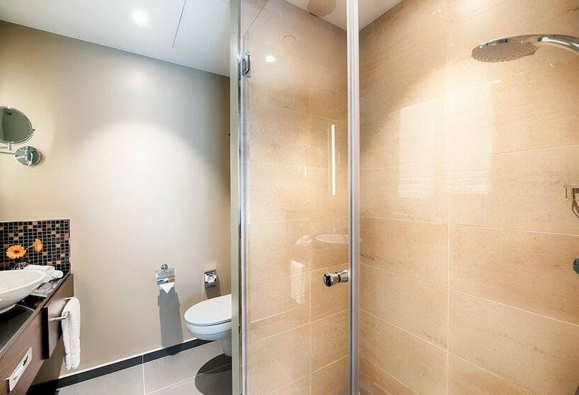 חדר דלוקס לשלושה, Leonardo Hotel Dortmund