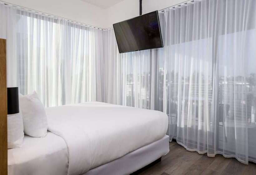 Quarto Club, The March