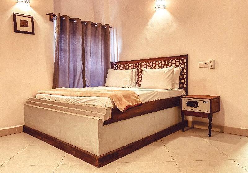 标准间, Smiles Stone Town