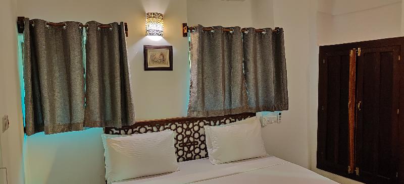 标准间, Smiles Stone Town