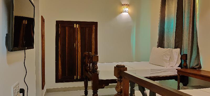 标准间, Smiles Stone Town