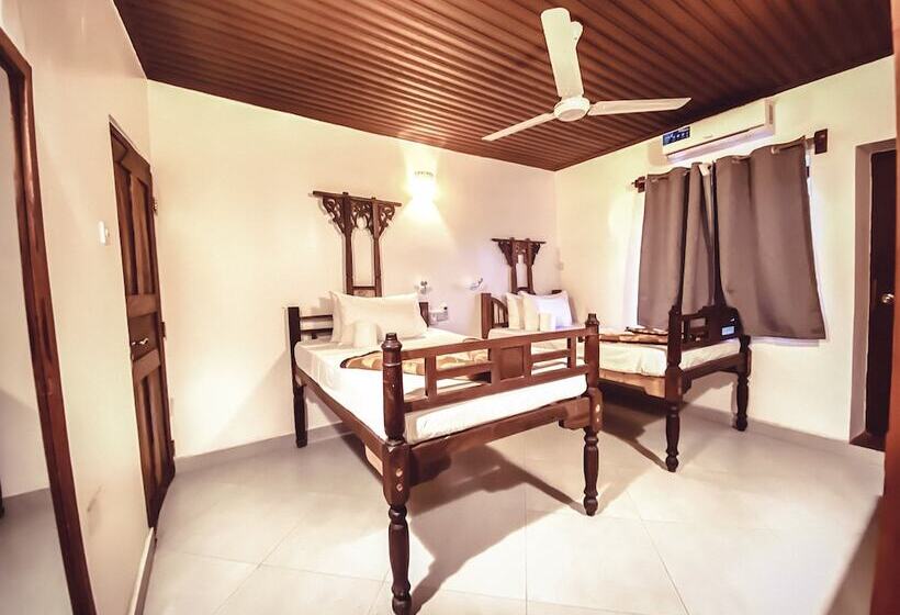 标准间, Smiles Stone Town