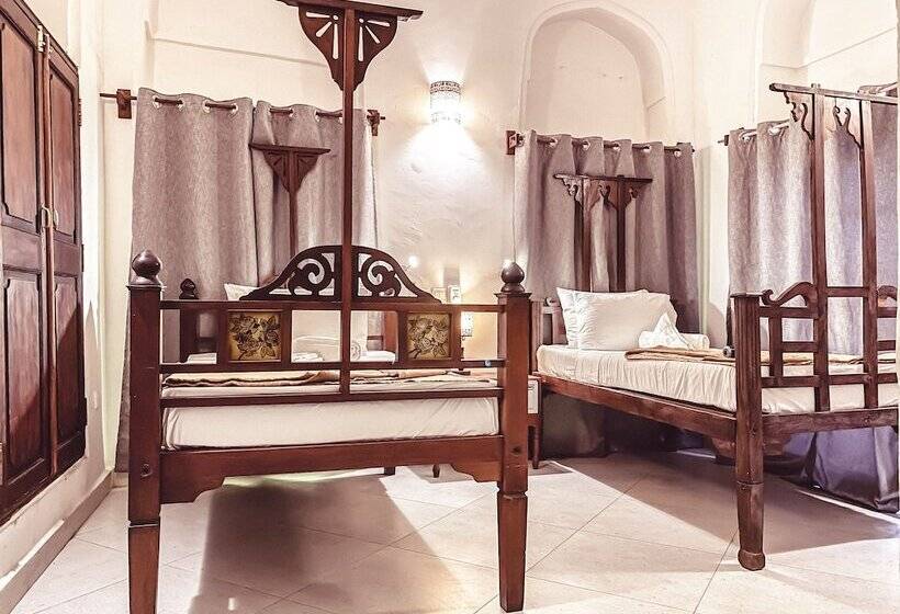 标准间, Smiles Stone Town