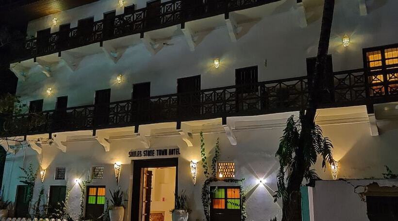 اتاق استاندارد سه نفره, Smiles Stone Town