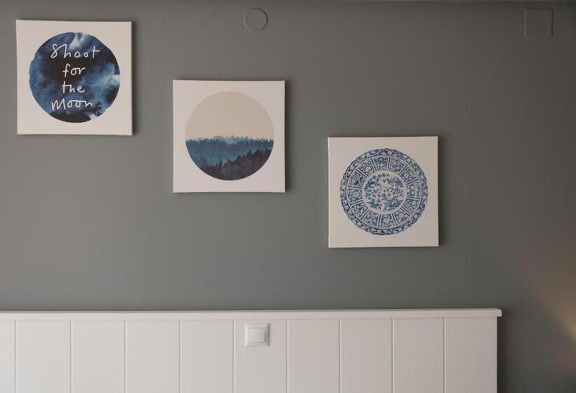 غرفة قياسية ثلاثية مزودة بتراس, Athina