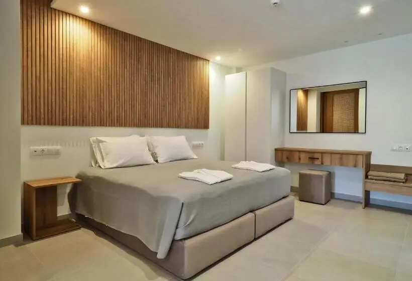 Suite with Pool, Athina