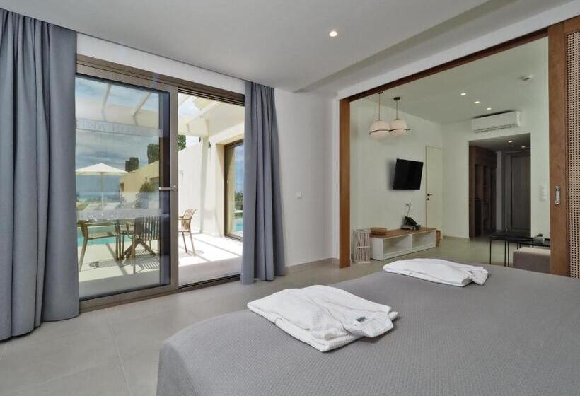 جناح مزود بحمام سباحة, Athina