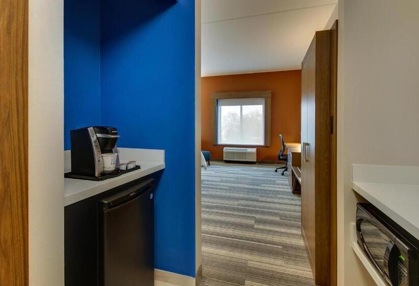 חדר סטנדרט עם מיטת קינג, Holiday Inn Express & Suites   Nashville Metrocenter Downtown, An Ihg