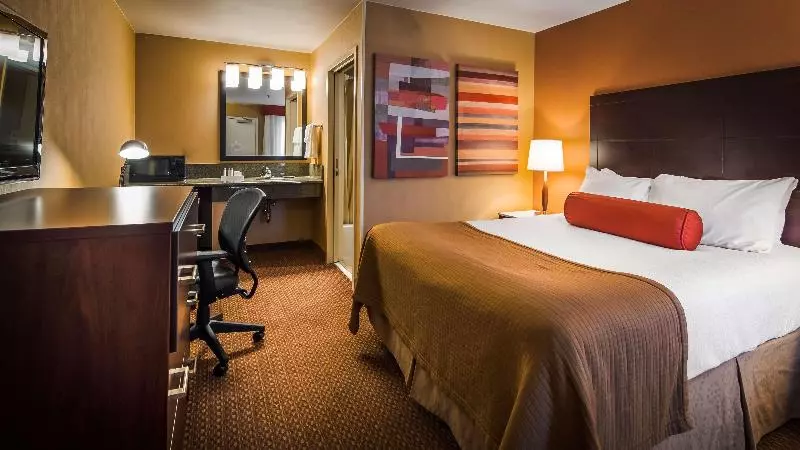 キングサイズベッドのスタンダードルーム, Best Western Plus Rancho Cordova Inn
