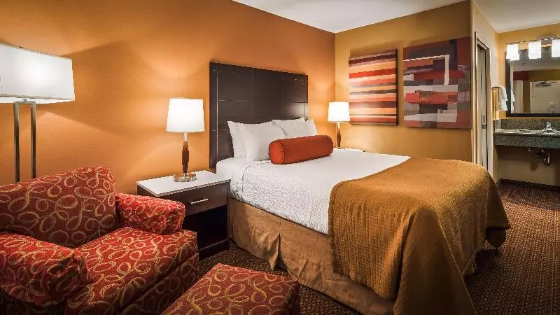 キングサイズベッドのスタンダードルーム, Best Western Plus Rancho Cordova Inn