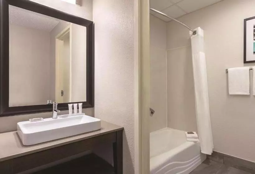 Standard-huone King-vuode, Country Inn & Suites By Radisson, Port Clinton, Oh