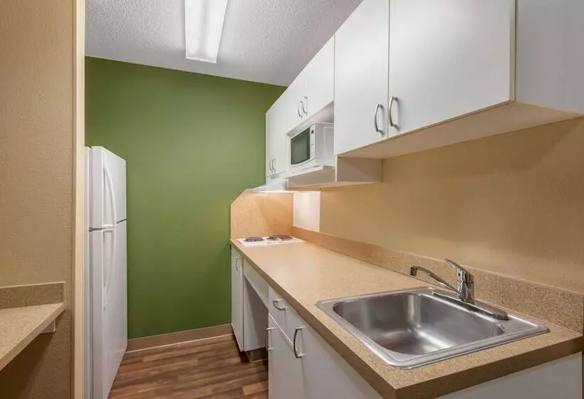 سوییت, Extended Stay America Suites  Chicago  Woodfield Mall