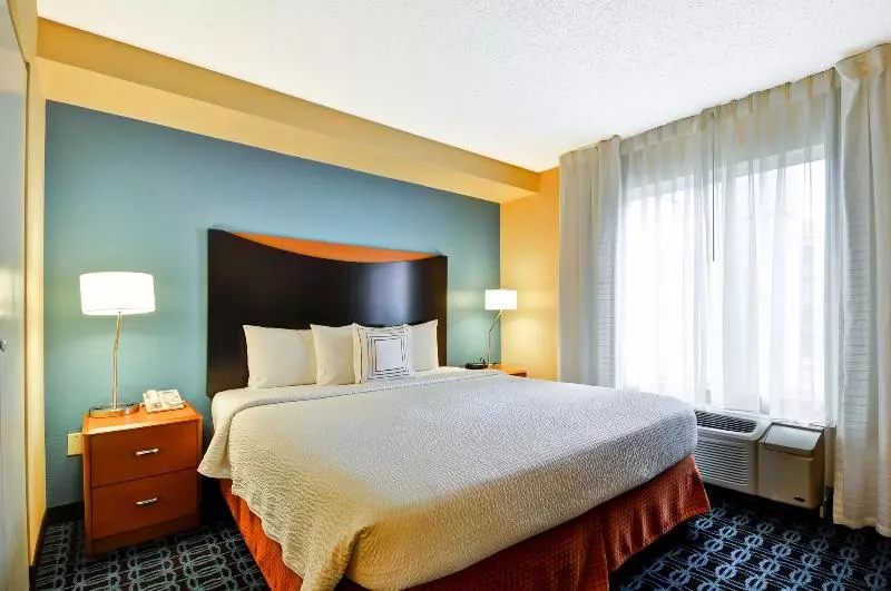 Standard-huone King-vuode, Fairfield Inn & Suites Dallas Medical/market Center