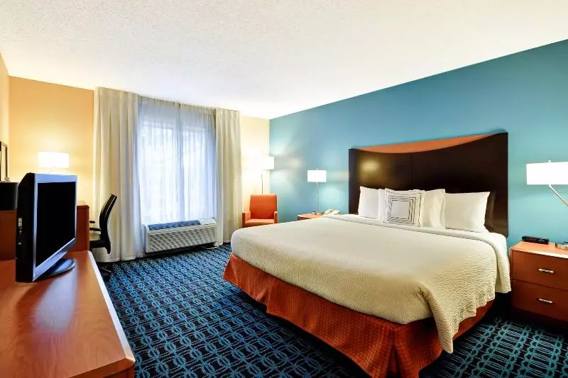 Standard-huone King-vuode, Fairfield Inn & Suites Dallas Medical/market Center