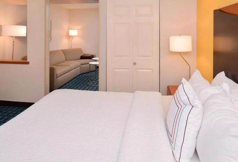 キングサイズベッドのデラックスルーム, Fairfield Inn & Suites Hattiesburg / University