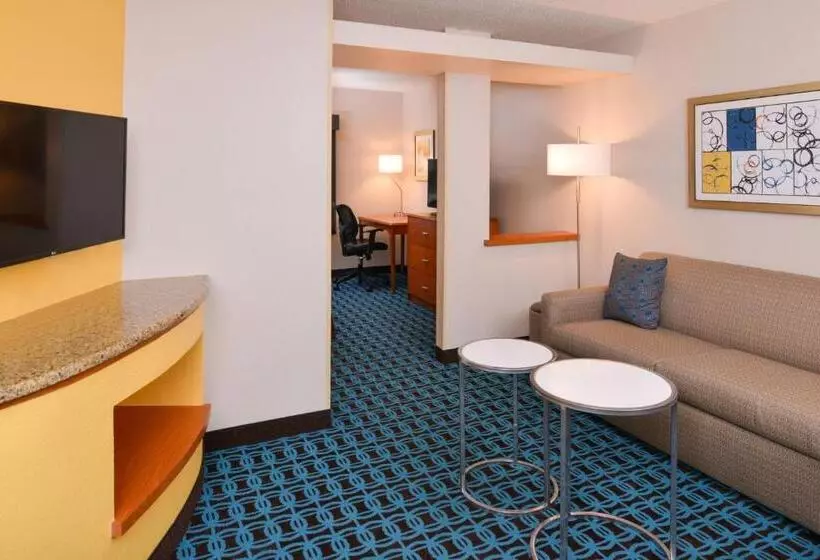 キングサイズベッドのデラックスルーム, Fairfield Inn & Suites Hattiesburg / University