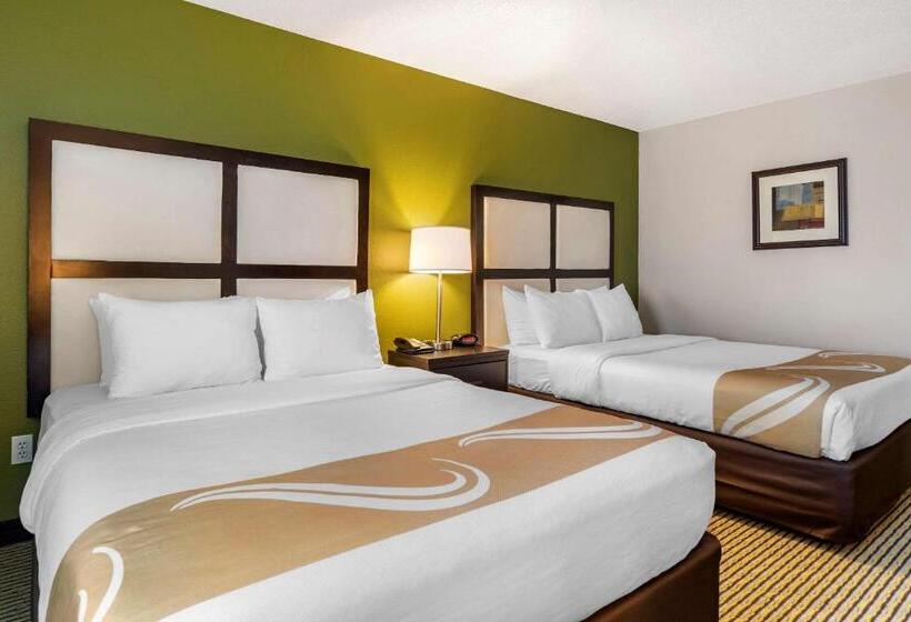 غرفة قياسية لذوى الاحتياجات الخاصة, Quality Inn & Suites