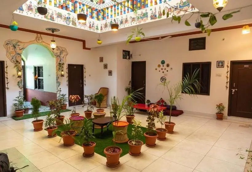 اتاق اکونومی, Tulsi Palace