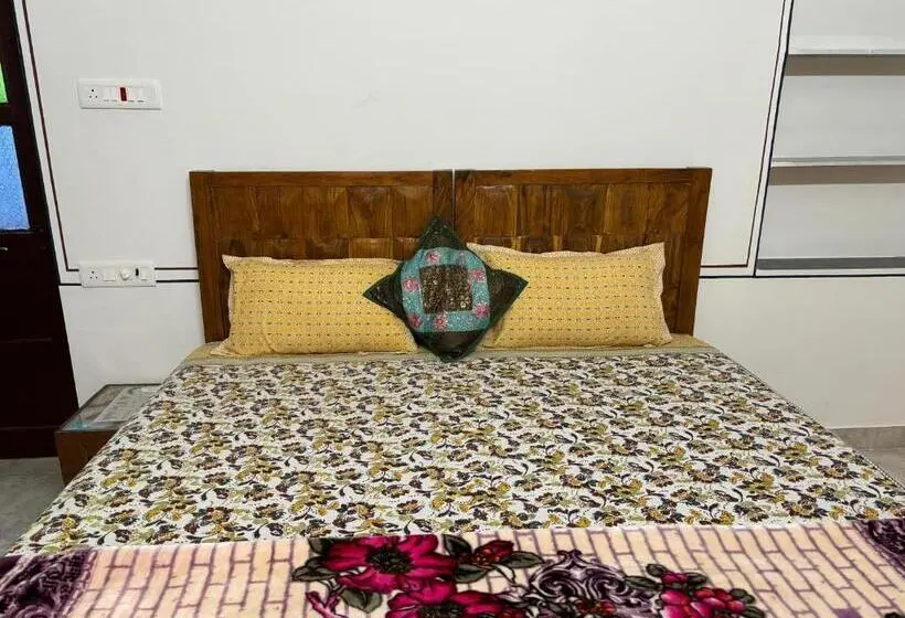 اتاق استاندارد با تخت بزرگ, Tulsi Palace