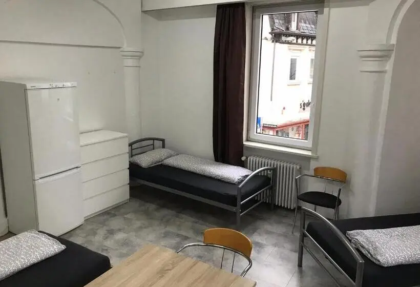 浴室共有スタンダード４人用ルーム, Unterkunft Göppingen