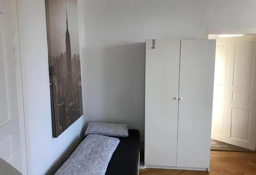 浴室共有スタンダード４人用ルーム, Unterkunft Göppingen