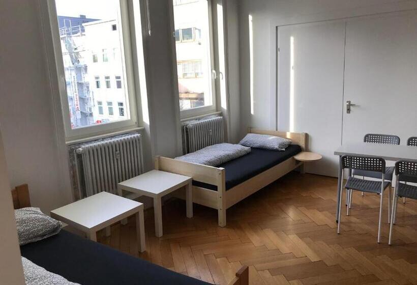 Quarto Quádruplo Standart Casa de Banho Partilhada, Unterkunft Göppingen
