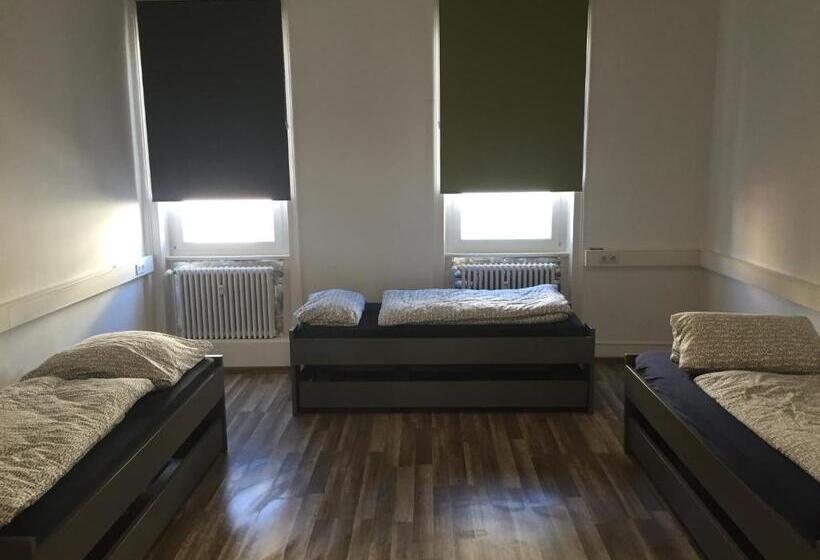 Quarto Quádruplo Standart Casa de Banho Partilhada, Unterkunft Göppingen