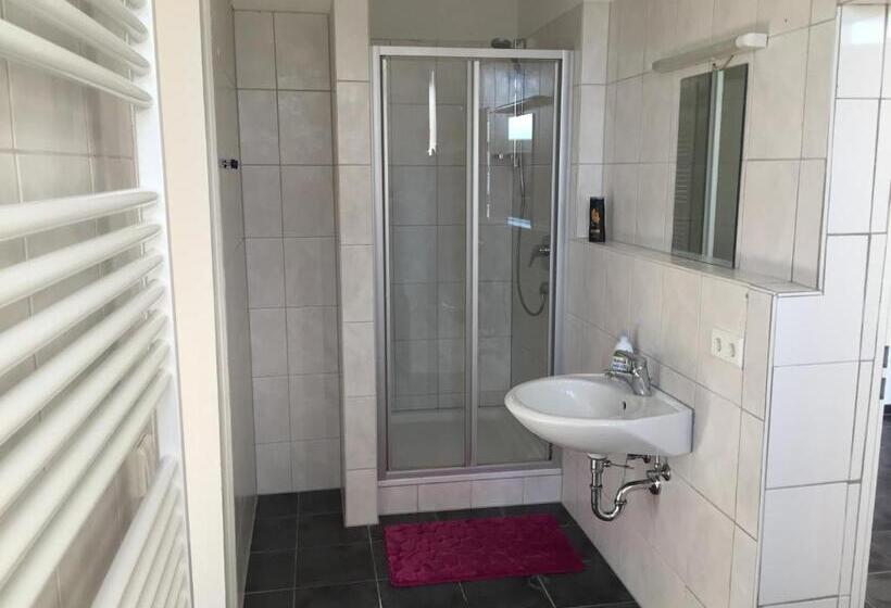 Quarto Standard Casa de Banho Partilhada, Unterkunft Göppingen