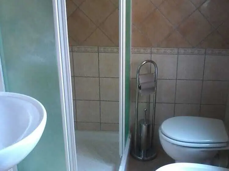 اتاق لوکس با بالکن و چشم‌انداز دریا, B&b Batarà   La Terrazza Del Centro