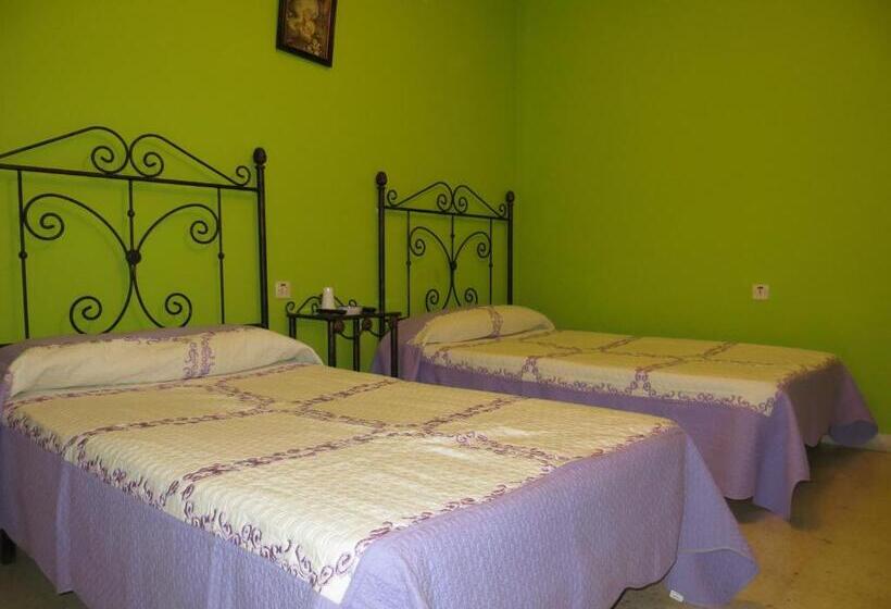 Номер Стандарт, Hostal Restaurante Reina