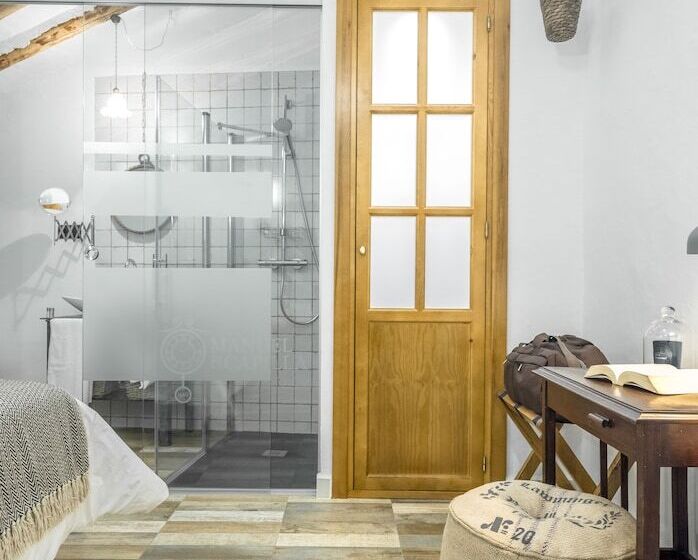 חדר סטנדרט, Manuel De La Capilla