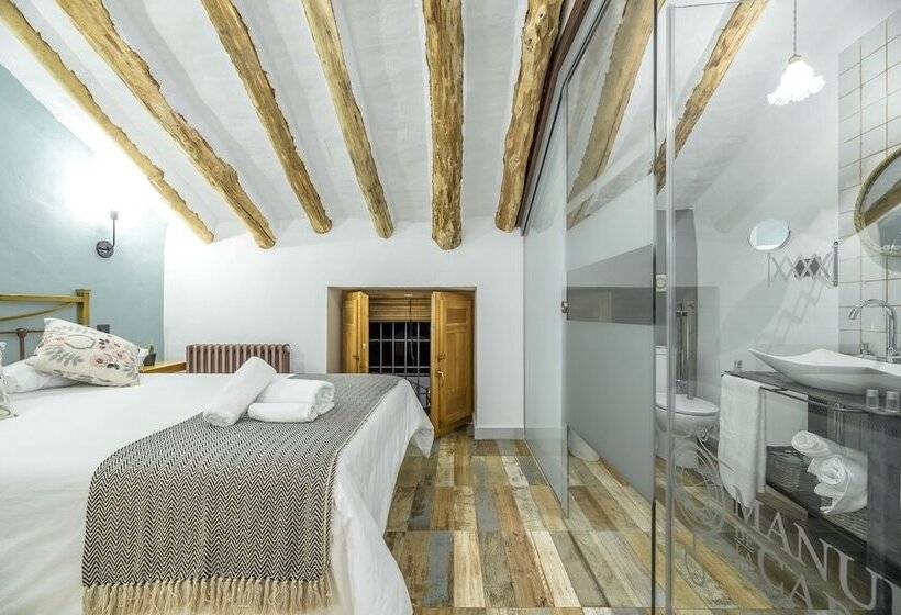 חדר סטנדרט, Manuel De La Capilla