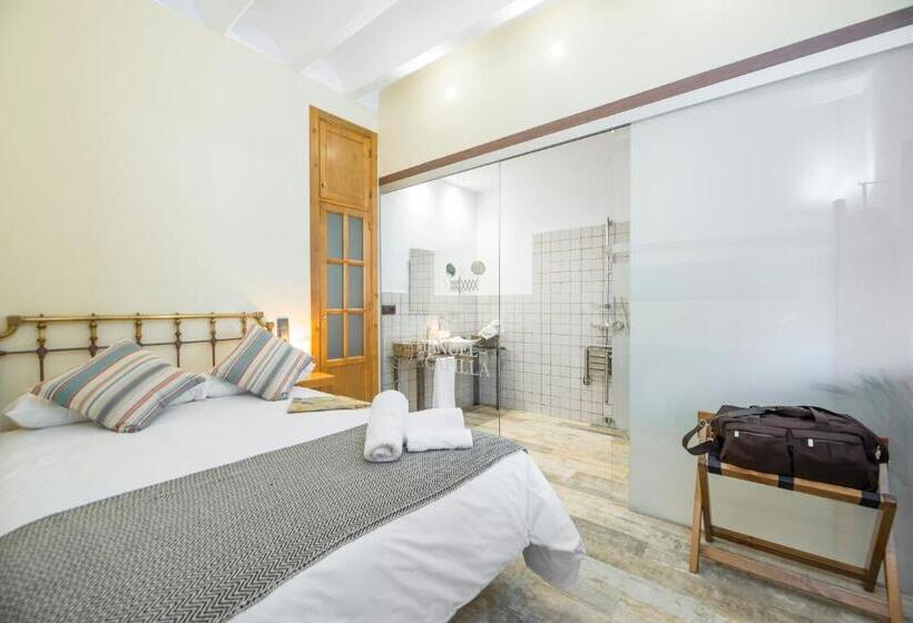 חדר אקונומי, Manuel De La Capilla