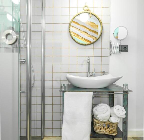 חדר סטנדרט, Manuel De La Capilla