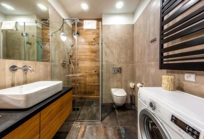 استودیوی استاندارد, Aparthotel Giewont