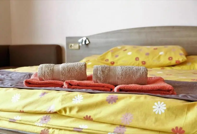 اتاق خانوادگی, Guest House Fleurs