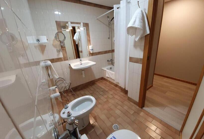 이코노미 룸, Alda Boiro