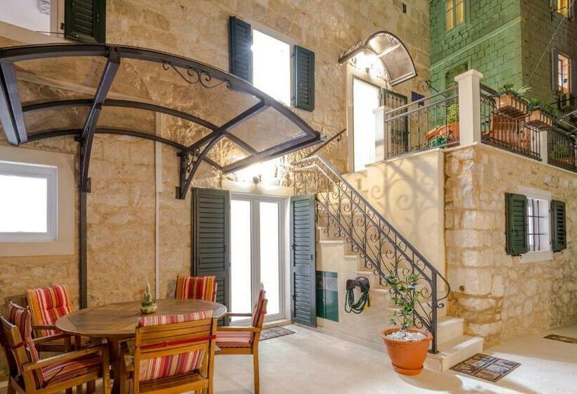 דירת 2 חדרים עם טרסה, Apartments And Rooms With Wifi Split   16550