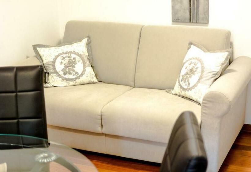 Apartamento 2 Quartos com Terraço, Apartments And Rooms With Wifi Split   16550